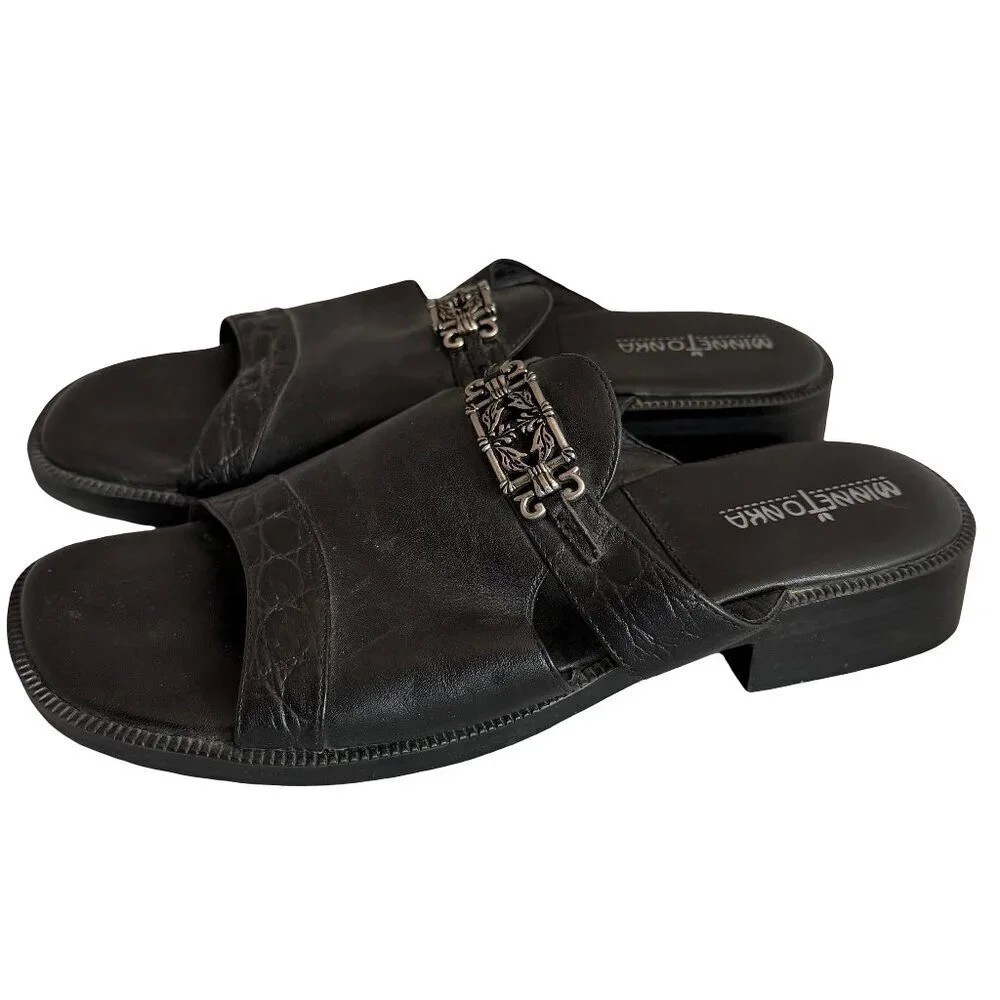 Minnetonka Black Leather Slide Sandals Silver Buckle Classic Size 9 Narrow Women